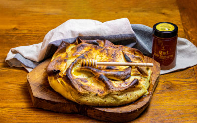 Crêpes façon pastilla, magret séché, poire, chèvre miel